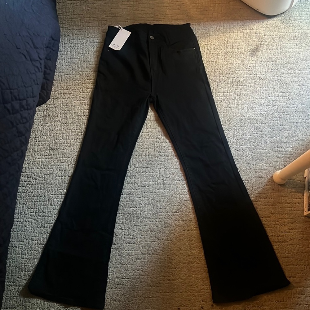 Woman’s black skinny jeans brand new with tags!